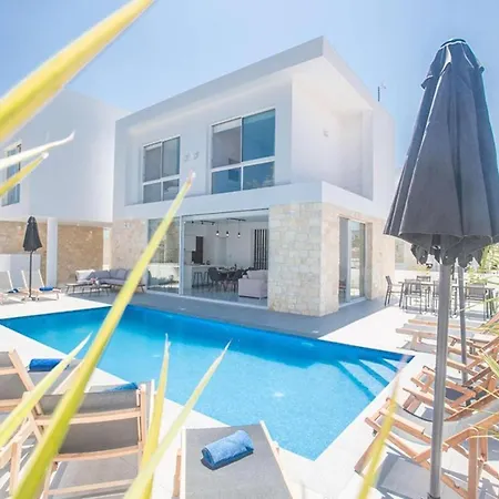 Bleu 4 * Protaras