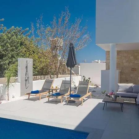 Villa Bleu 4 *