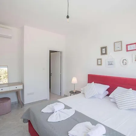 Bleu 4 * Protaras